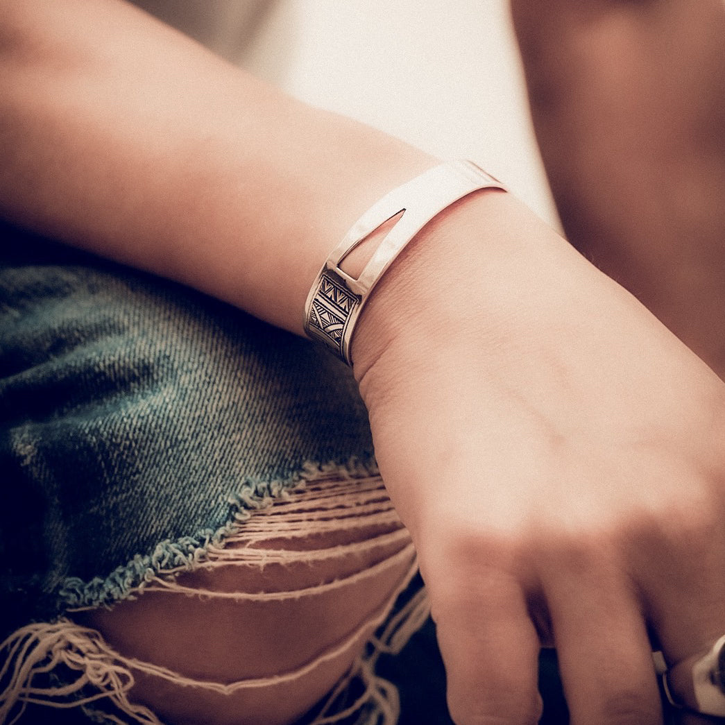 Tuareg silver Bracelet adayd aghrran toussaght　（アダイド アグラン トゥサハト）